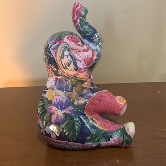 Floral sitting up elephant trunk up porcelain figurine - Picture 5 of 7